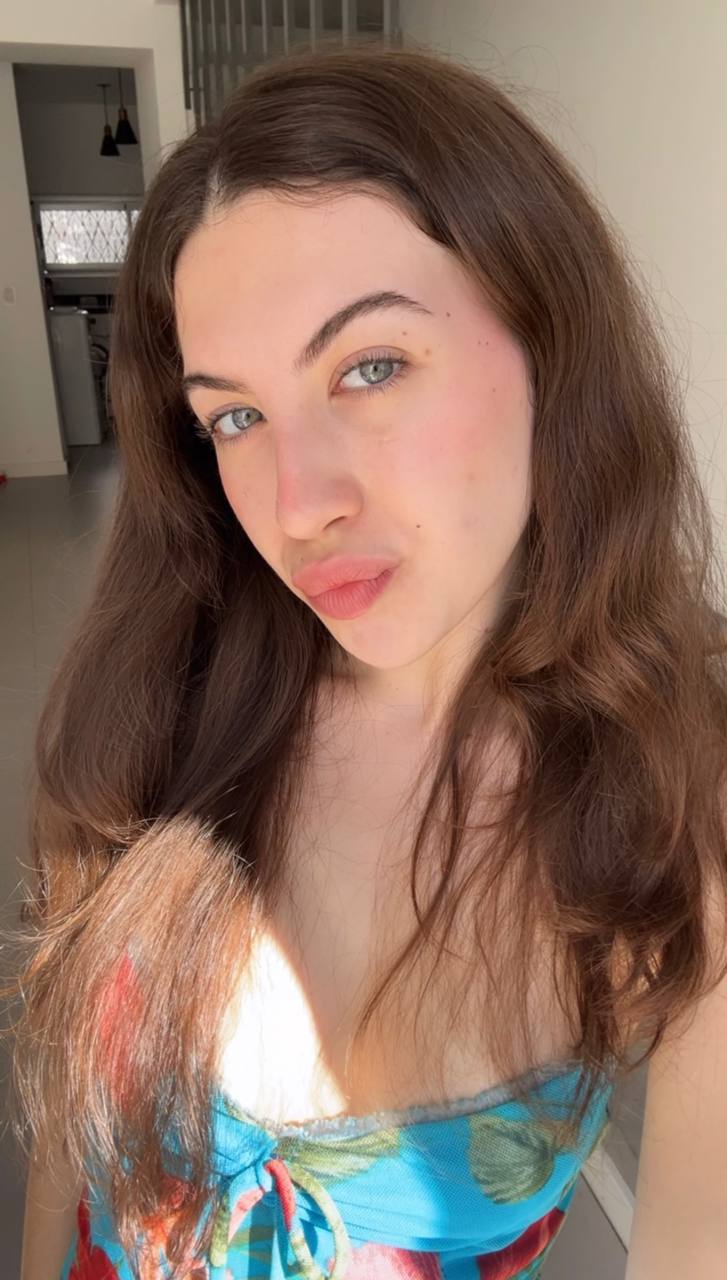 Nude girl Amber in Tallinn