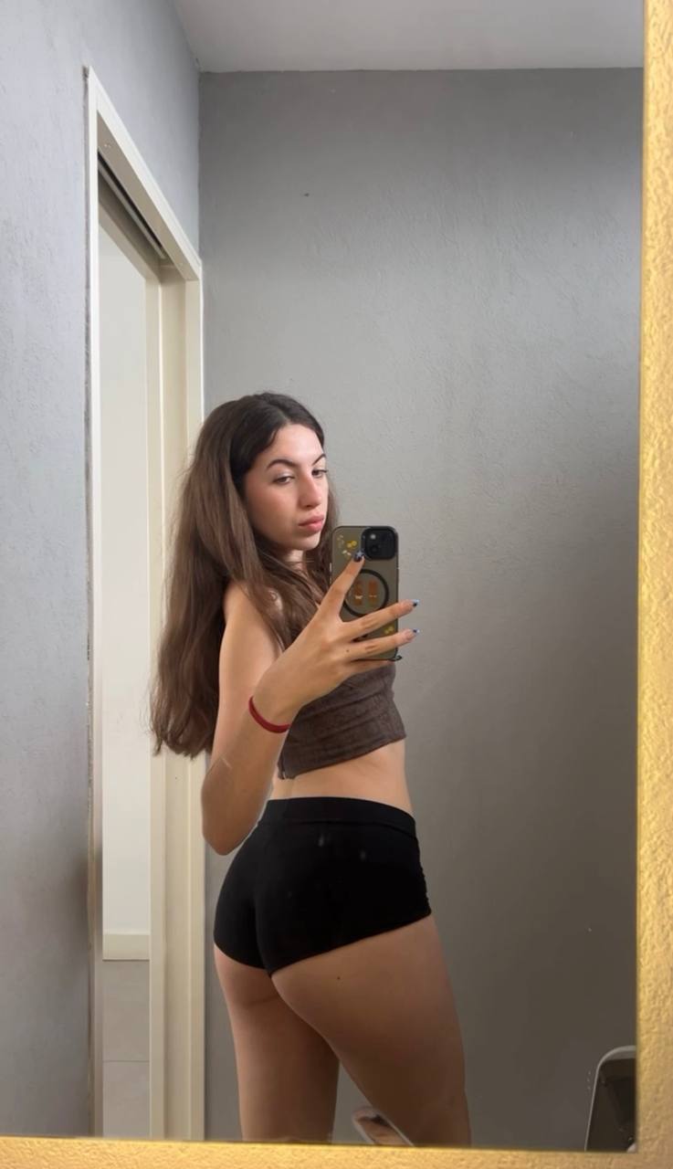 Amber in her underwear in Tallinn