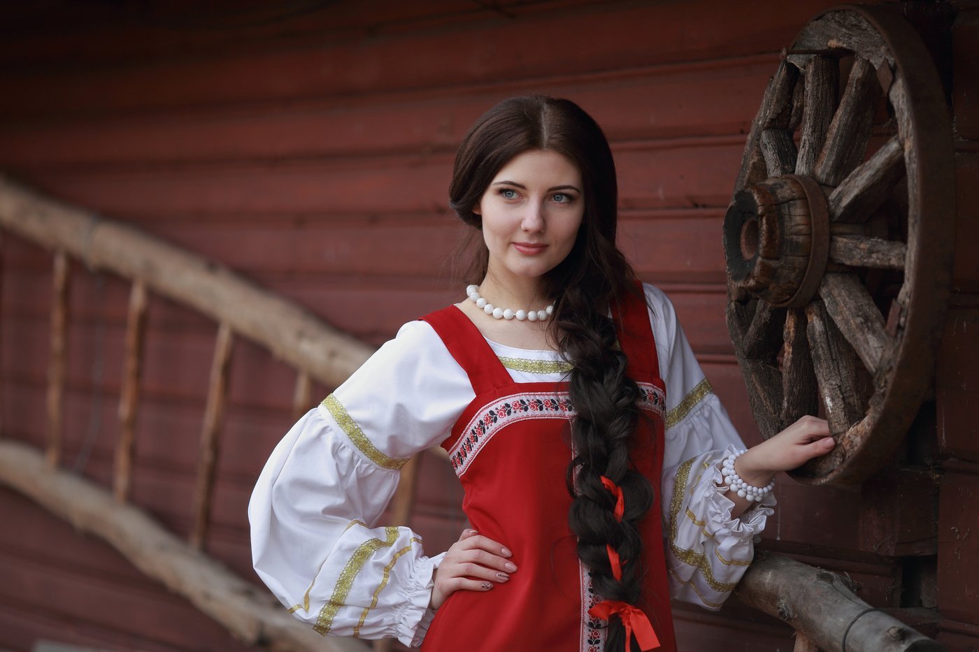 Girls in Slavic costumes’s look of the day — catch her live in Tallinn